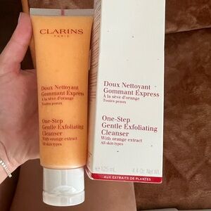 NWT and sealed Clarins one step gentle exfoliating cleanser